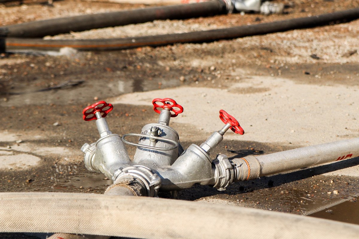 Окончательно ликвидировать возгорание удалось в 18:04