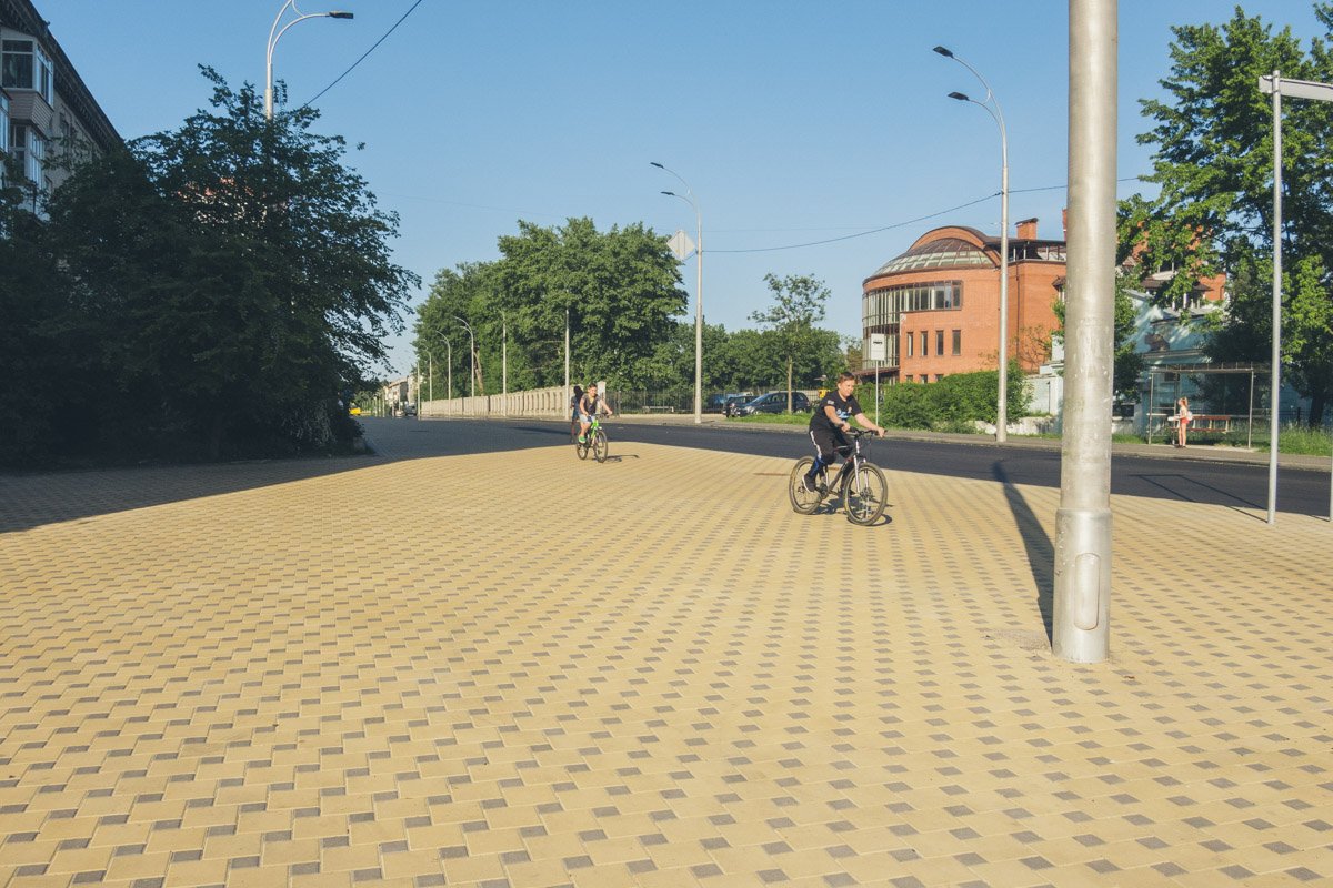Также в ходе ремонта было полностью заменено тротуарное покрытие Также в ходе ремонта было полностью заменено тротуарное покрытие