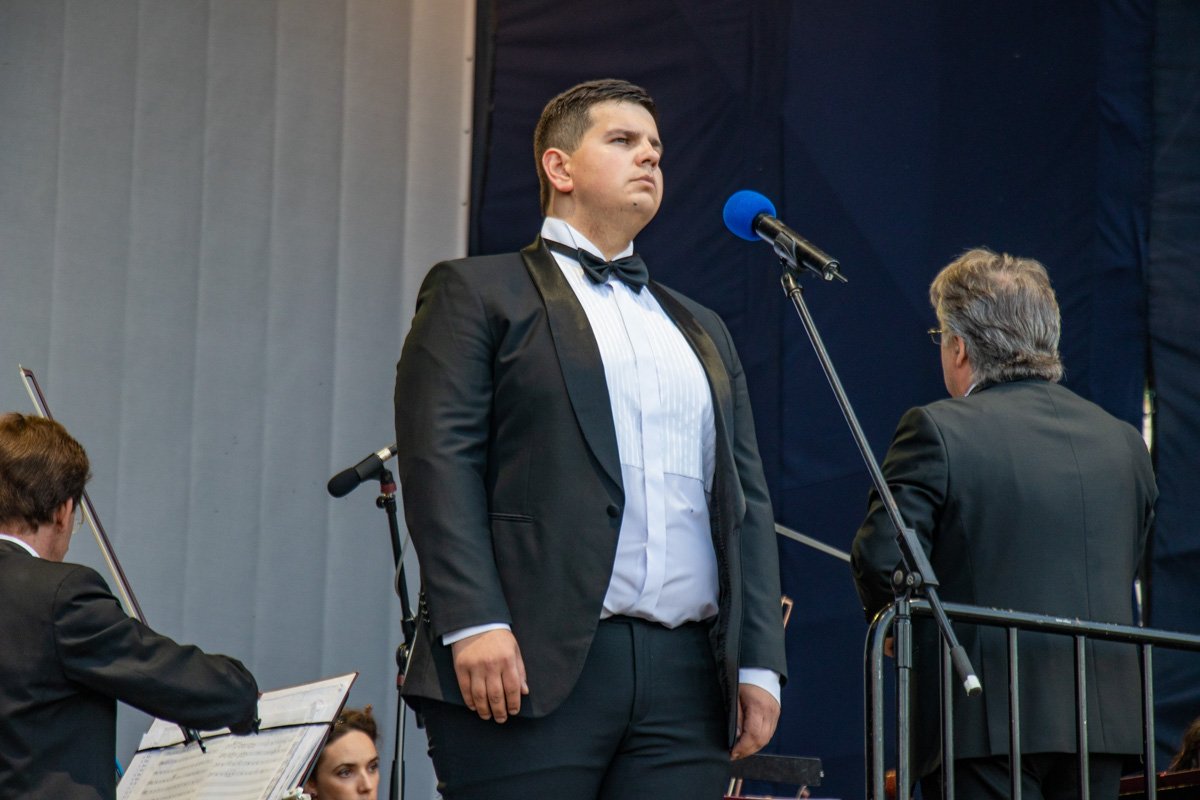 Также слушателей порадовал "украинский Паворотти" Валентин Дитюк 