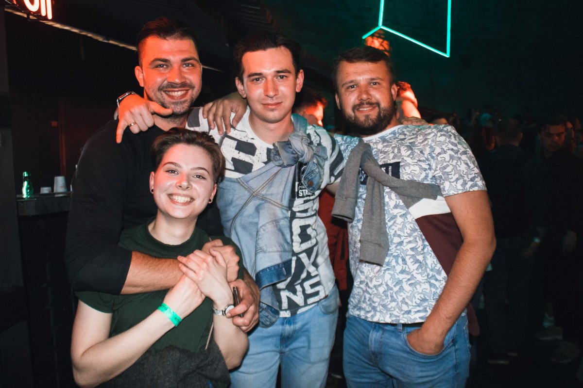 С друзьями любая тусовка превращается в самую лучшую 