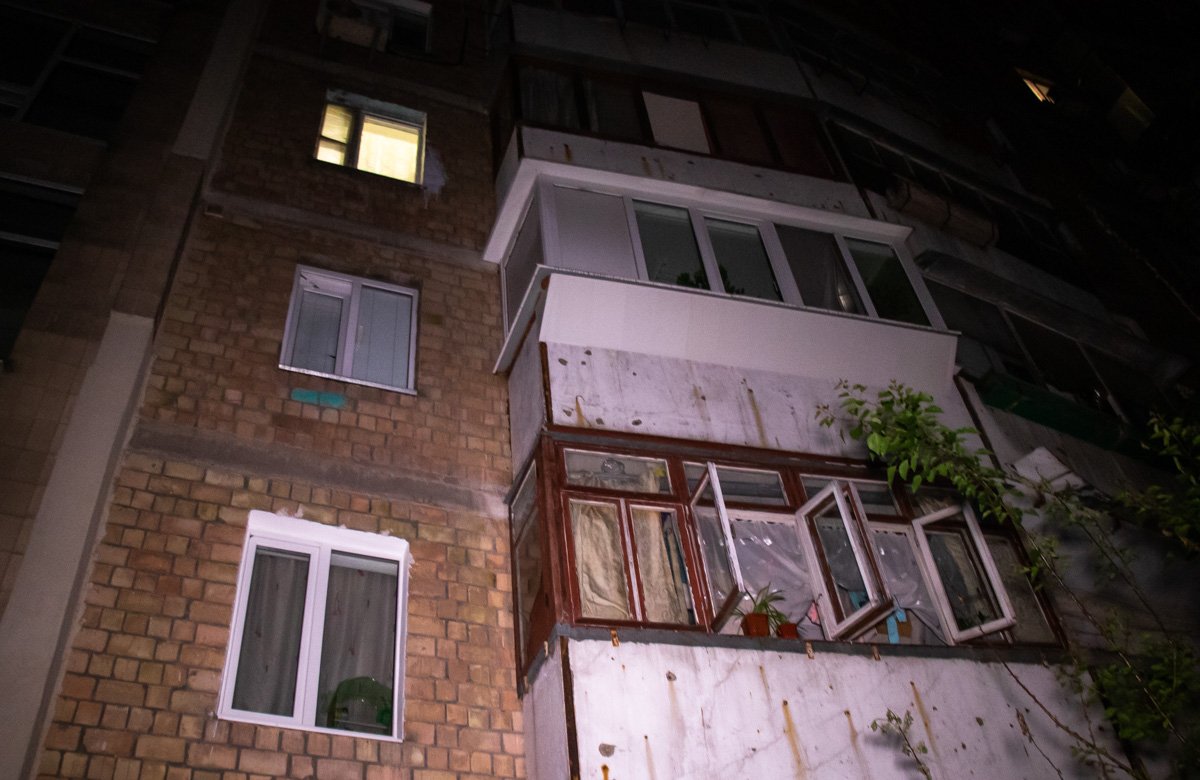 В ночь на 20 мая под окнами 9-этажки обнаружили труп мужчины