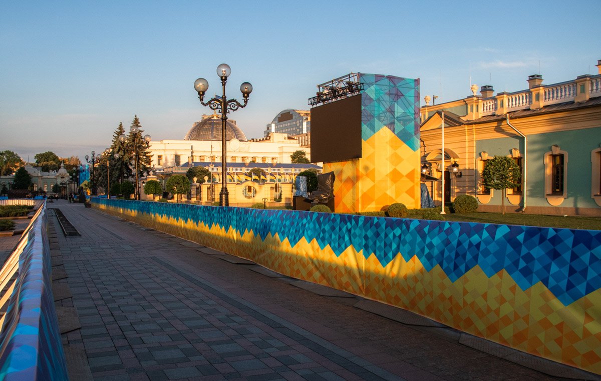 Площадь Мариинского парка готова принимать почетных гостей и жителей столицы