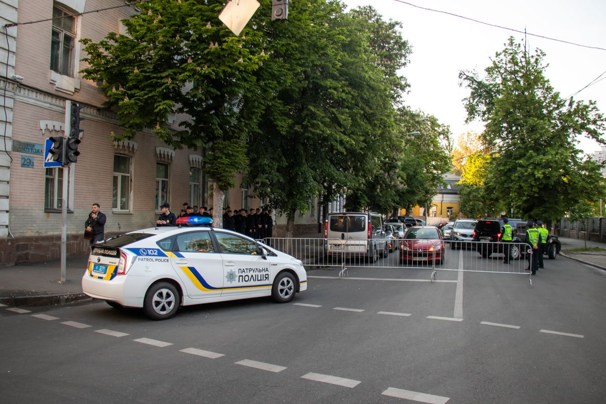 Рекомендуем выбирать альтернативные маршруты движения или воспользоваться подземкой