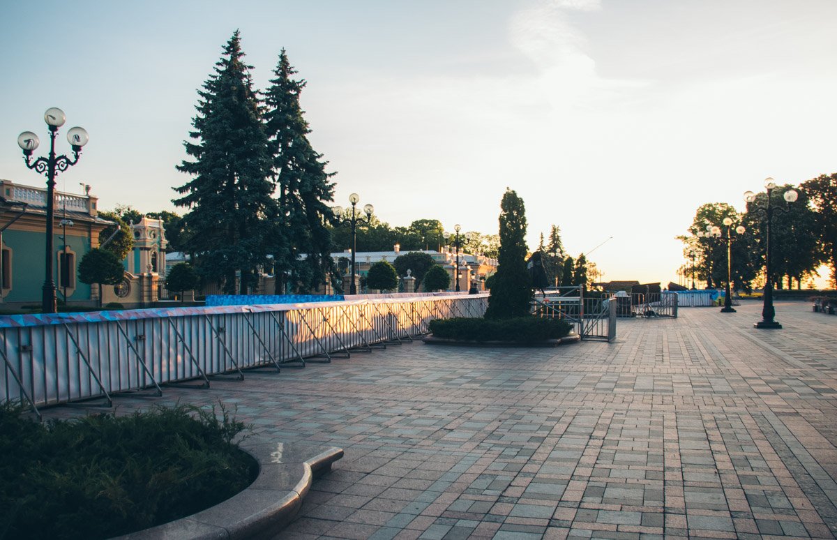 Очень скоро тут будет много людей и шумно