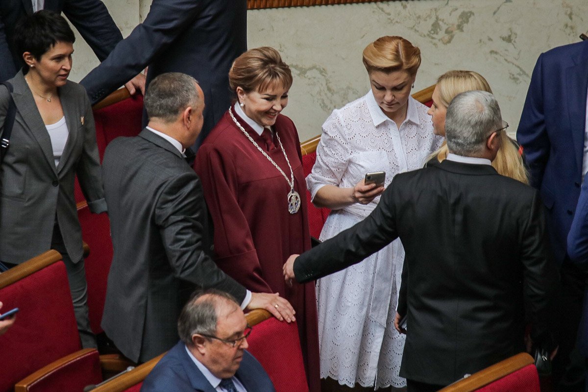 Приветствуют Главу Конституционного Суда Наталью Шапталу