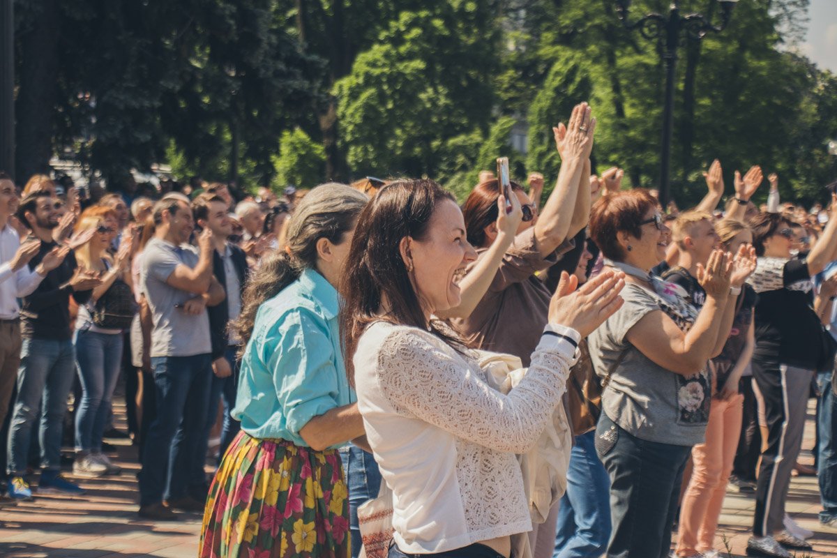 Аплодисменты переходящие в овации