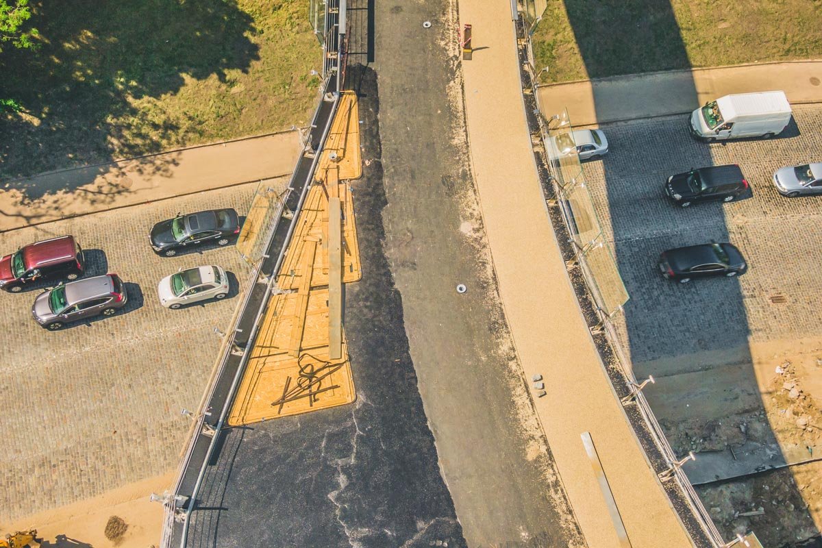 Скоро отсюда можно будет смотреть на автомобили, словно на игрушечные 