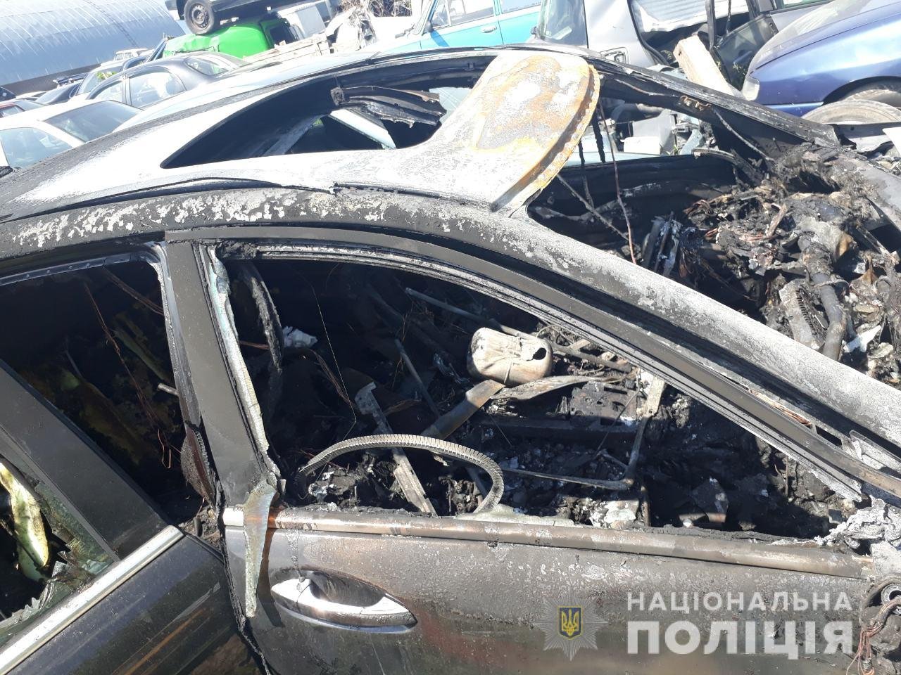 В Васильковском районе Киевской области в результате ДТП загорелся Mercedes В Васильковском районе Киевской области в результате ДТП загорелся Mercedes