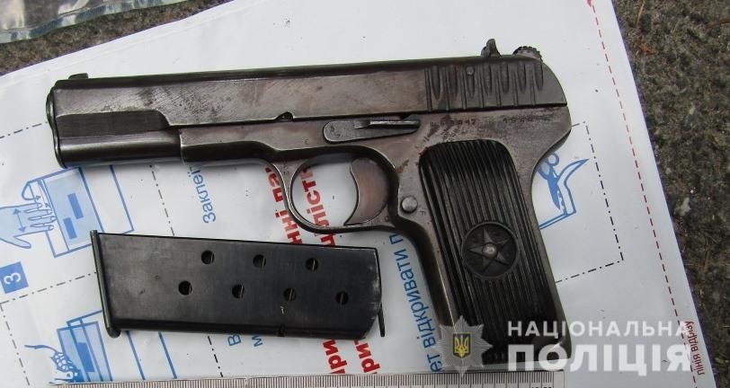 И уже там у него изъяли пистолет ТТ с 8 патронами и гранату РГД-5 И уже там у него изъяли пистолет ТТ с 8 патронами и гранату РГД-5