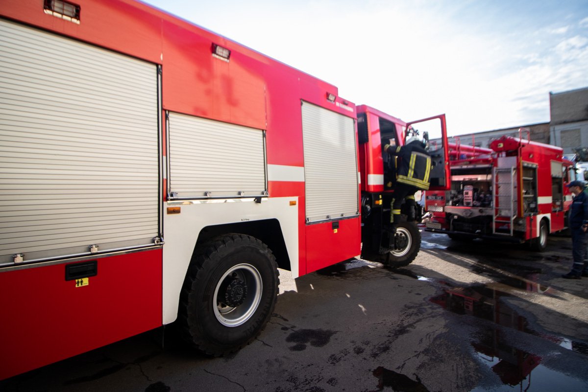 На Оболони загорелся склад На Оболони загорелся склад