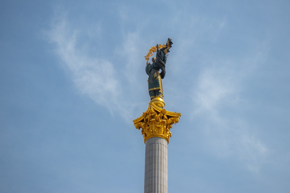В центре столицы помоют Монумент Независимости В центре столицы помоют Монумент Независимости