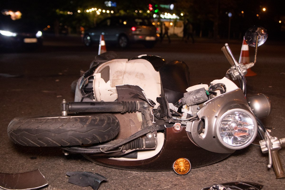 У юноши закрытая травма головы и повреждения колена 