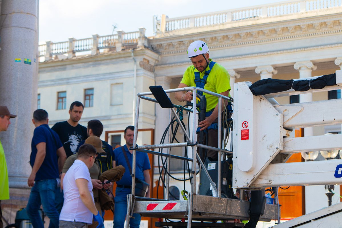 В четверг, 23 мая, в центре Киева прошла акция под названием Clean Day В четверг, 23 мая, в центре Киева прошла акция под названием Clean Day