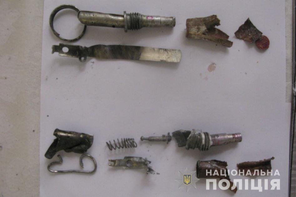 Эксперты изъяли остатки взрывного устройства и выяснят подробности