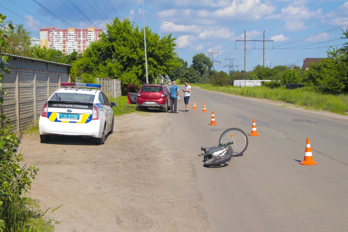 На месте работал экипаж патрульной полиции, медики и следственно-оперативная группа