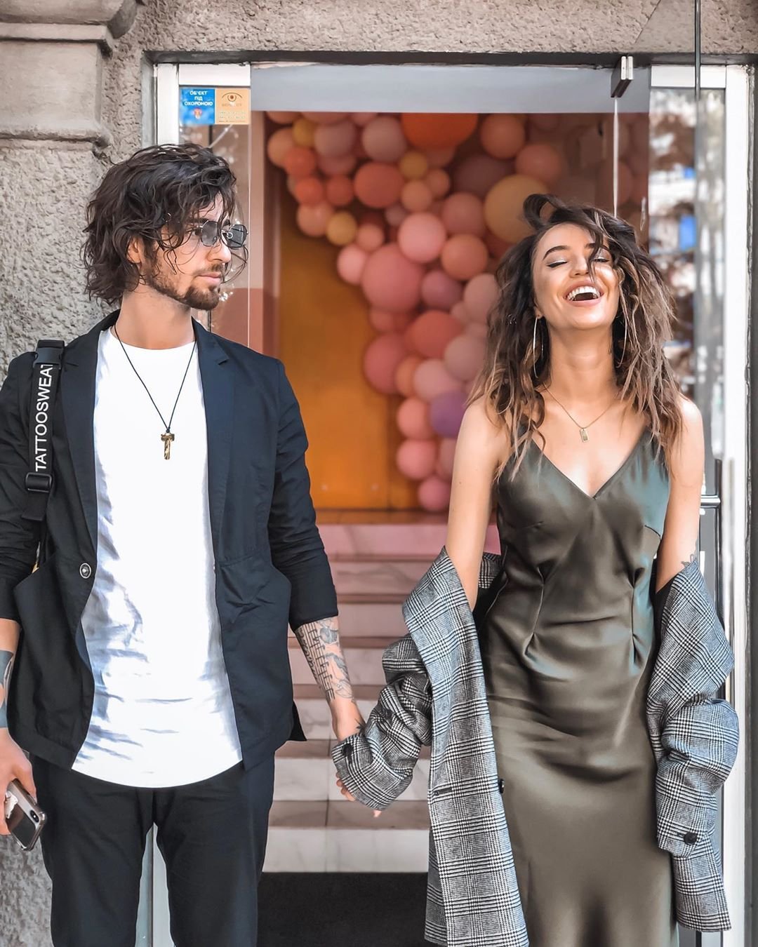 На церемонию прибыла коллега молодоженов Надя Дорофеева вместе с супругом Владимиром Дантесом. Муж певицы даже сделал пост в Instagram, предупредив, что они готовы к свадьбе Потапа и Каменских. На церемонию прибыла коллега молодоженов Надя Дорофеева вместе с супругом Владимиром Дантесом. Муж певицы даже сделал пост в Instagram, предупредив, что они готовы к свадьбе Потапа и Каменских.