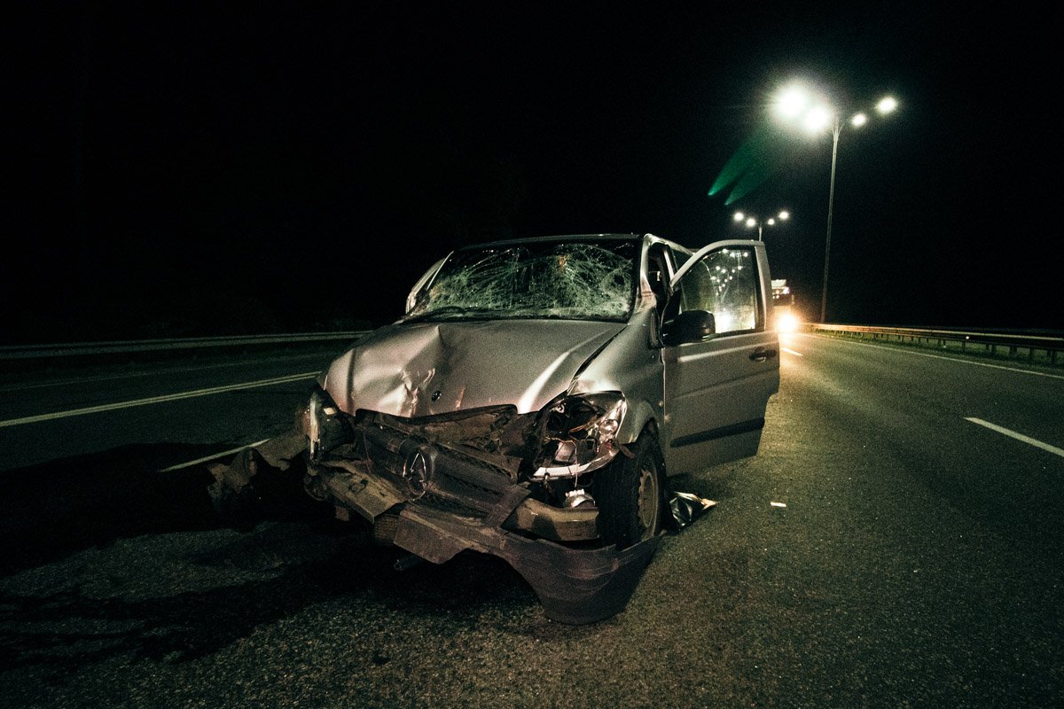 Под Киевом на Бориспольской трассе произошло ДТП с участием микроавтобуса Mercedes Под Киевом на Бориспольской трассе произошло ДТП с участием микроавтобуса Mercedes
