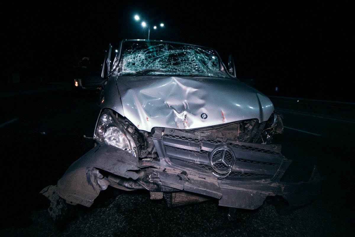 В результате Viano получил серьезные повреждения в лобовой части В результате Viano получил серьезные повреждения в лобовой части