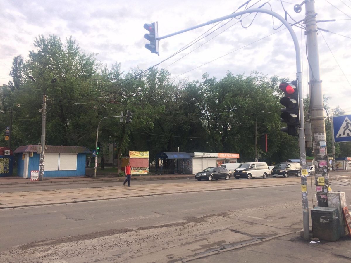 Возле Дарницкого вокзала в Киеве появился еще один светофор