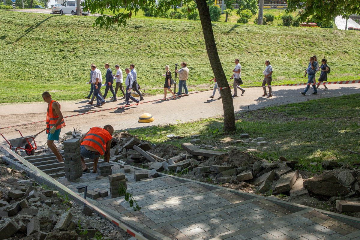 В целом в течение 2019 года запланирован капитальный ремонт 90 парков и скверов В целом в течение 2019 года запланирован капитальный ремонт 90 парков и скверов