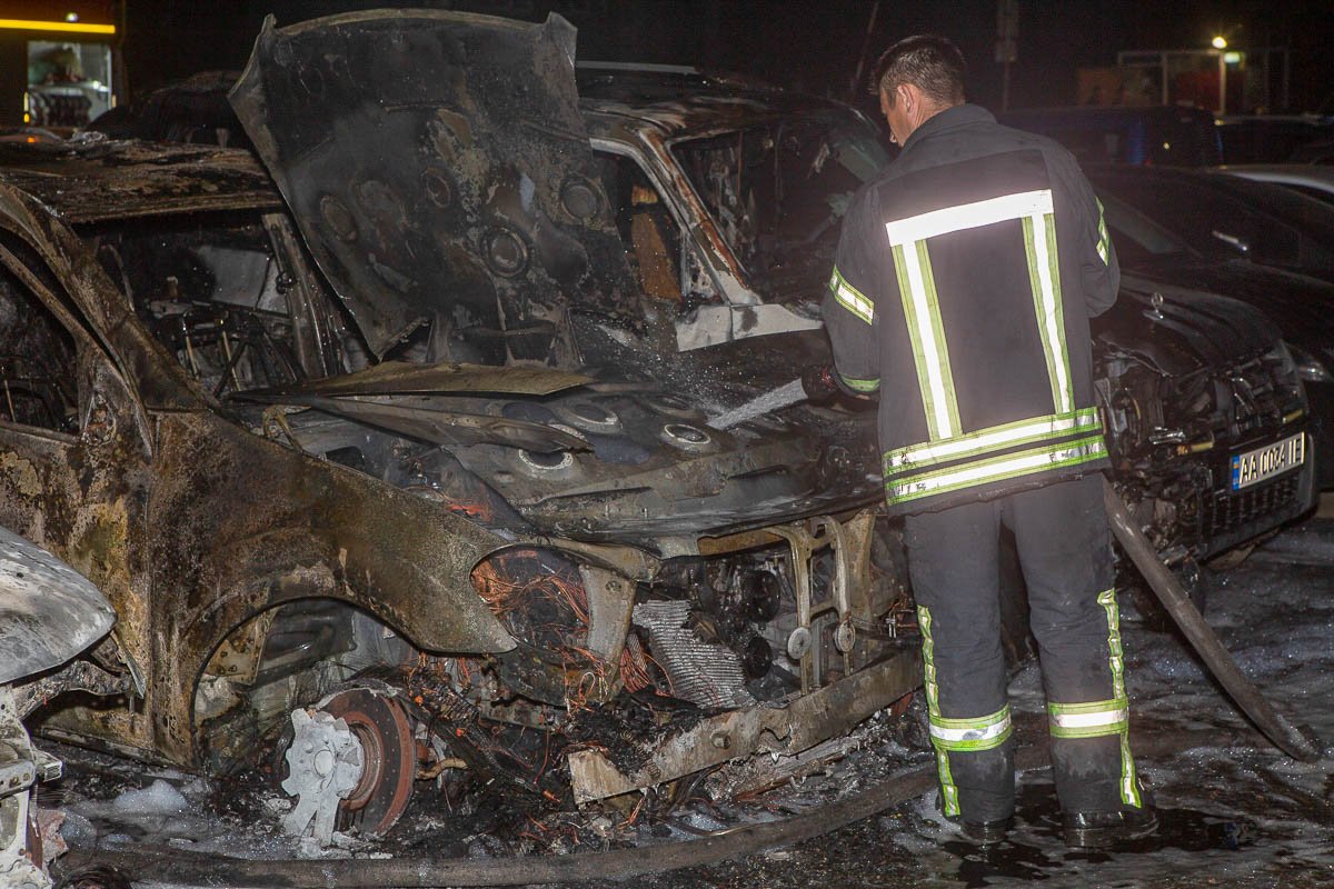 В ночь на 24 мая в Киеве по адресу улица Мукачевская, 14 произошел пожар