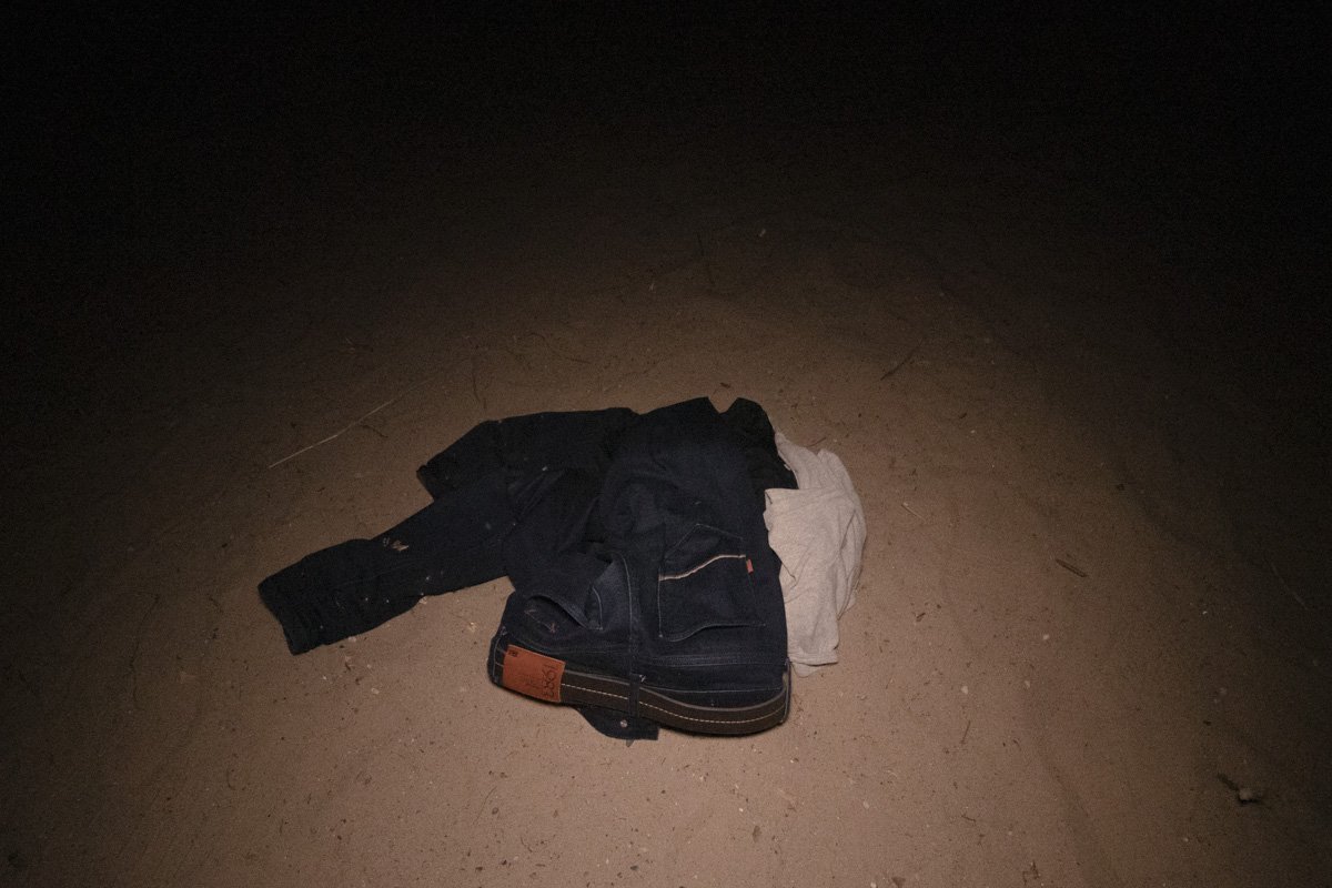 Девушка попросила подростка, который плохо умел плавать, заплыть ради нее на середину озера