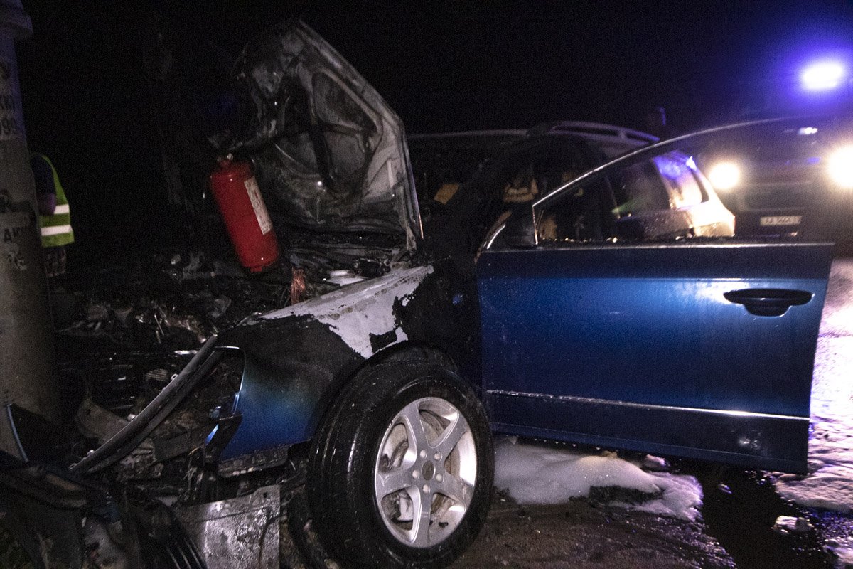 Удар был такой силы, что Volkswagen загорелся