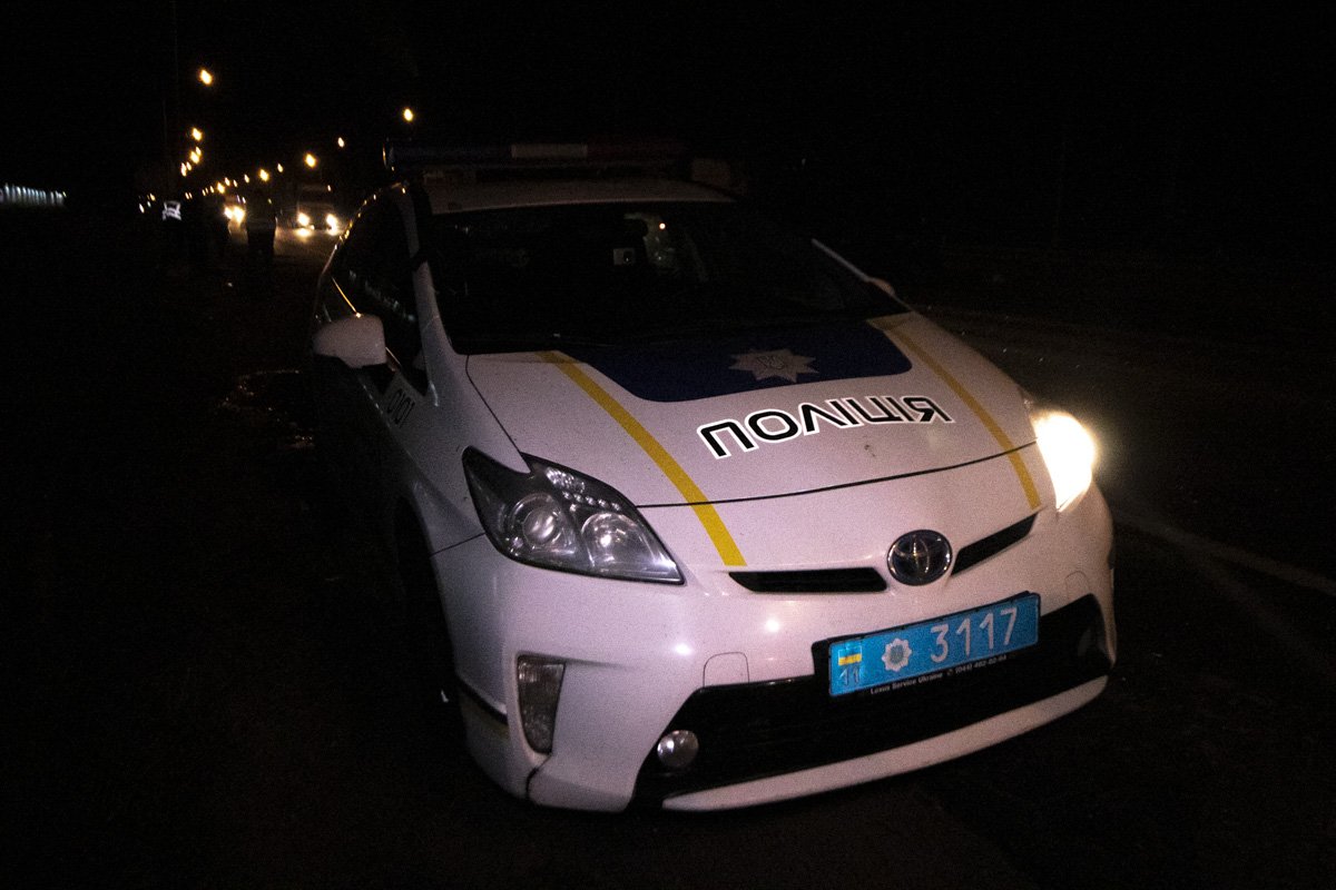 На месте работал экипаж патрульной полиции, «скорая» и следственно-оперативная группа На месте работал экипаж патрульной полиции, «скорая» и следственно-оперативная группа