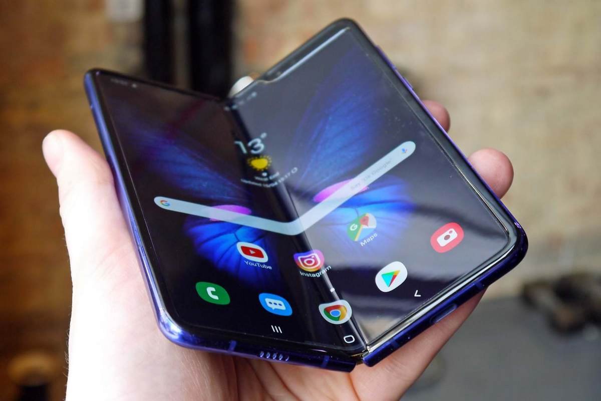 Крупные торговые сети начали отменять заказы на Galaxy Fold
