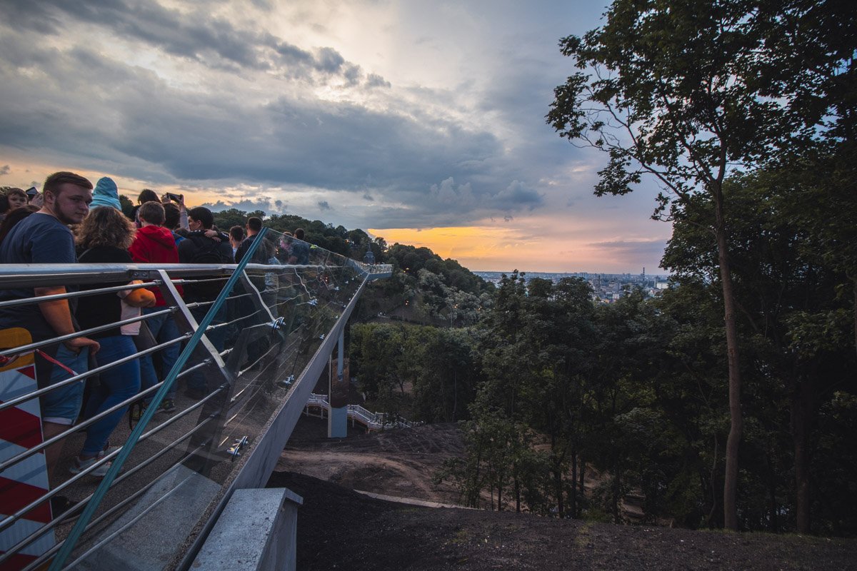 Мост на фоне заката в Киеве Мост на фоне заката в Киеве