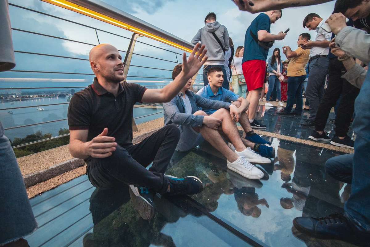 Почему бы и не отдохнуть, пока под тобой проносятся машины Почему бы и не отдохнуть, пока под тобой проносятся машины