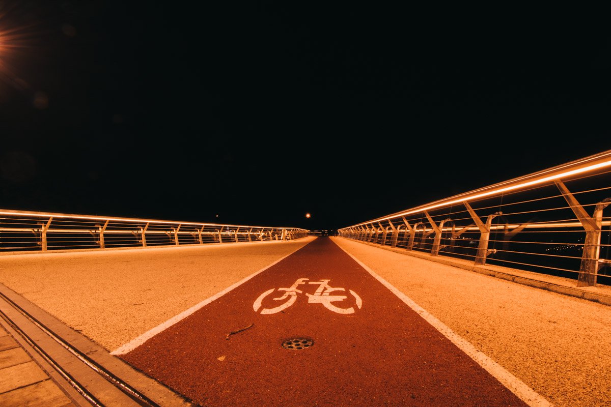 Идеальная симметрия ночного моста Идеальная симметрия ночного моста