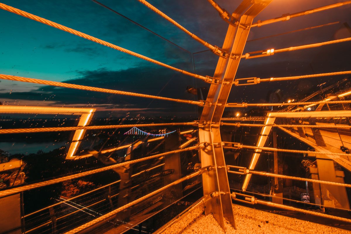 Стекло, метал, свет и рассвет Стекло, метал, свет и рассвет