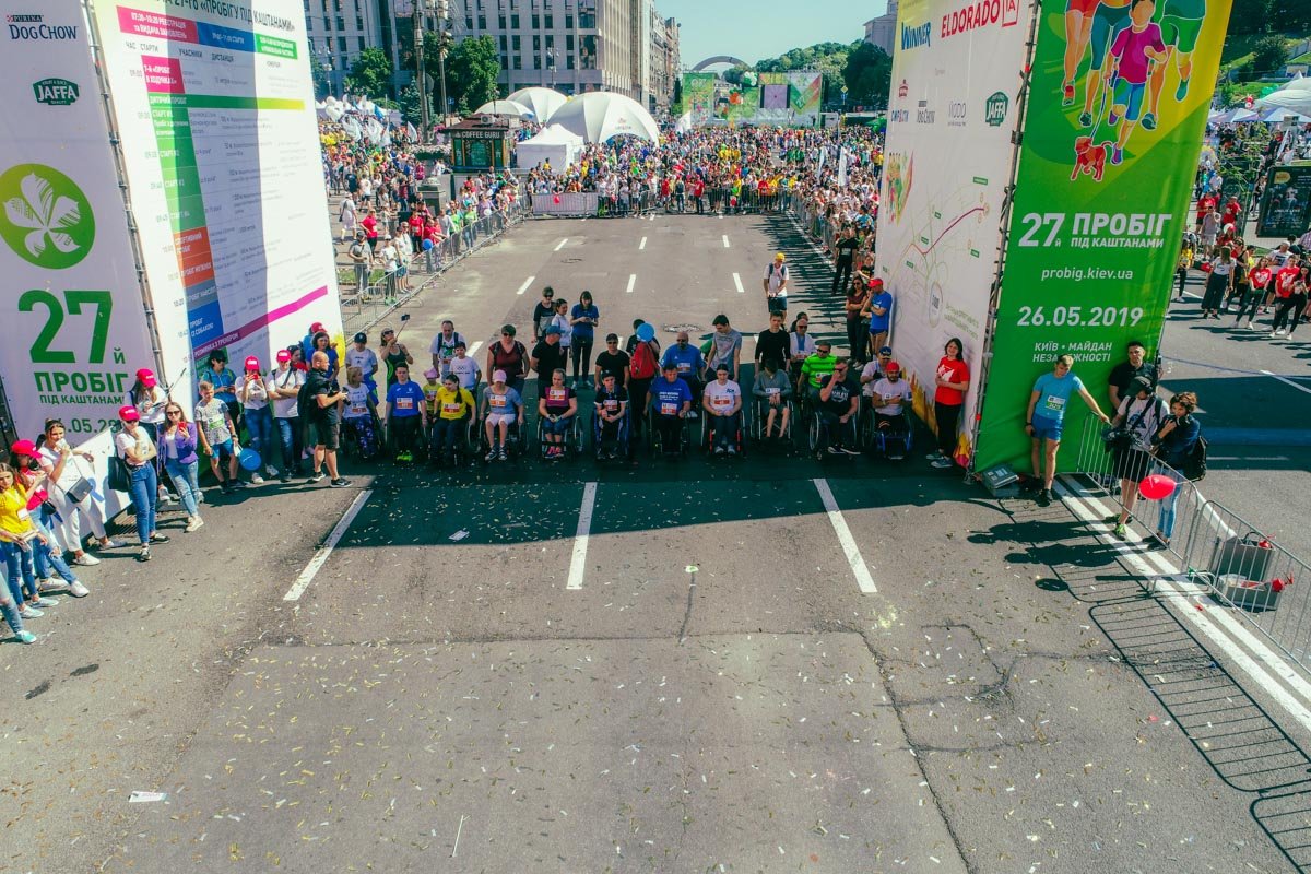 Однако перед этим прошел более традиционный забег мужественных. Участие в этом старте приняли люди с физическими ограничениями Однако перед этим прошел более традиционный забег мужественных. Участие в этом старте приняли люди с физическими ограничениями