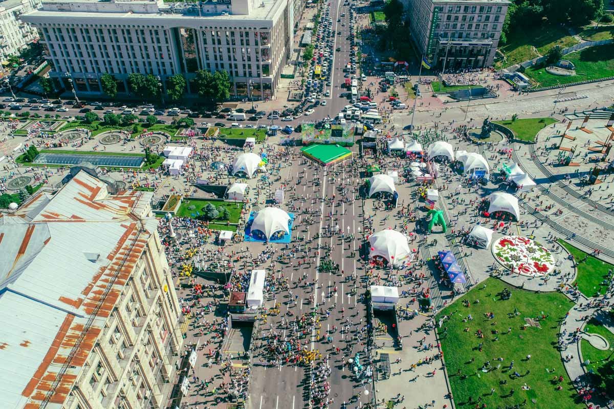 Участие в этом забеге приняли около 250 пар участников - бегущих и сопровождающих Участие в этом забеге приняли около 250 пар участников - бегущих и сопровождающих