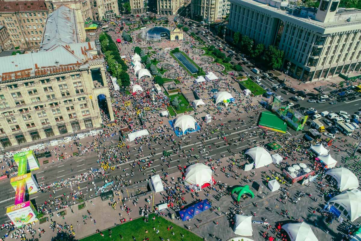 В это воскресенье на Майдане Независимости было очень людно В это воскресенье на Майдане Независимости было очень людно