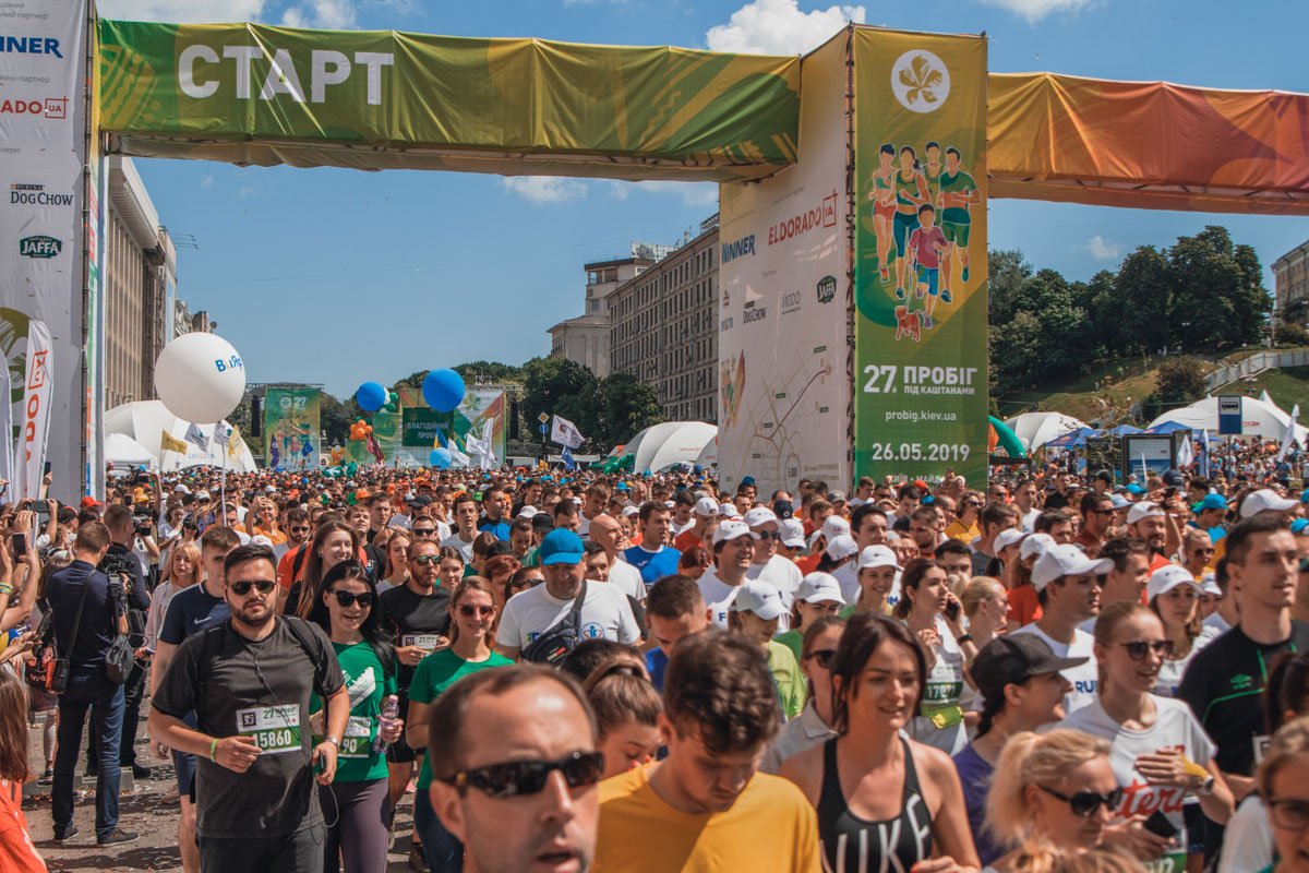 На Крещатике было тесно На Крещатике было тесно