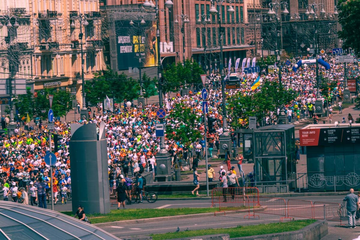 Участие в этом массовом старте приняли несколько тысяч человек. По самым скромным подсчетам Участие в этом массовом старте приняли несколько тысяч человек. По самым скромным подсчетам