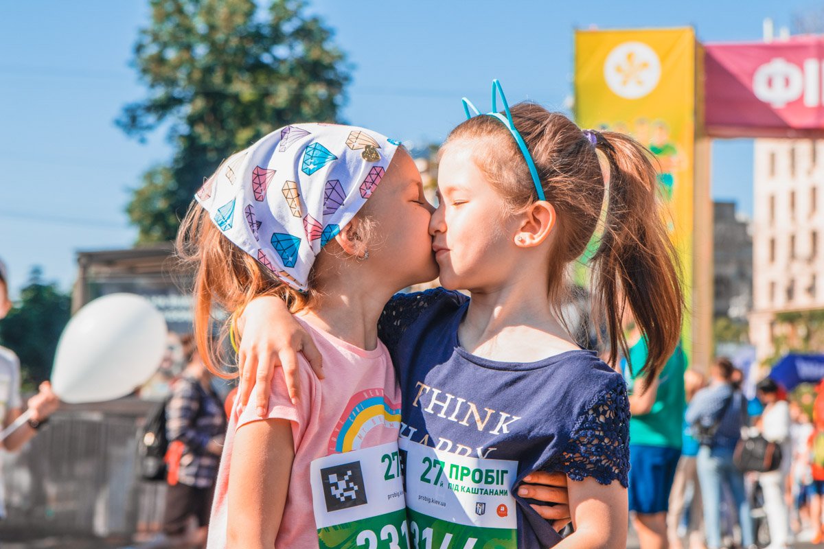 Подружки и их искренние эмоции