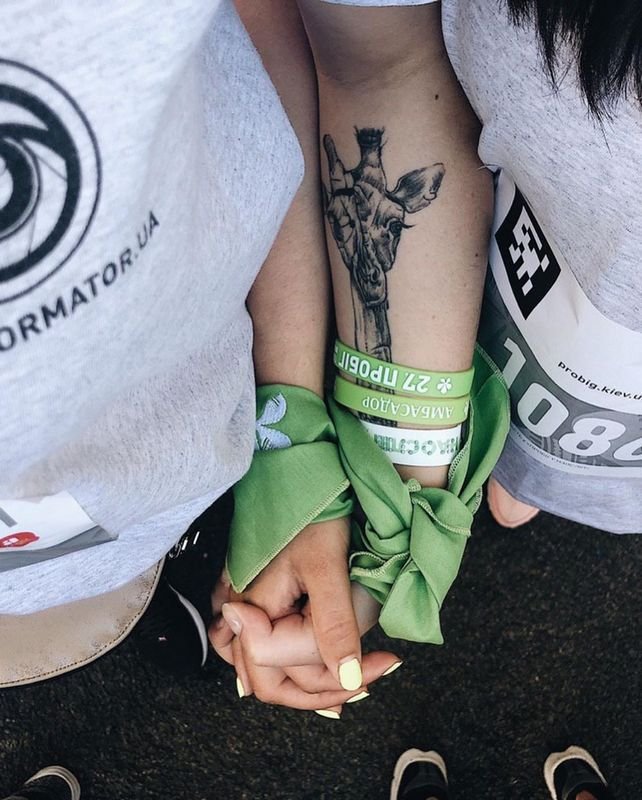 Поддержка редакции Информатора во время забега вслепую. Фото: @luybov_c