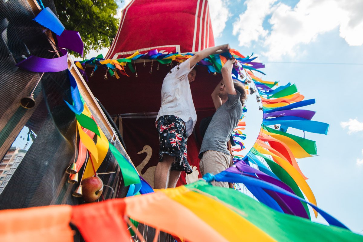 Центральный элемент праздника - «Ратха», пышно украшенная колесница в форме купола