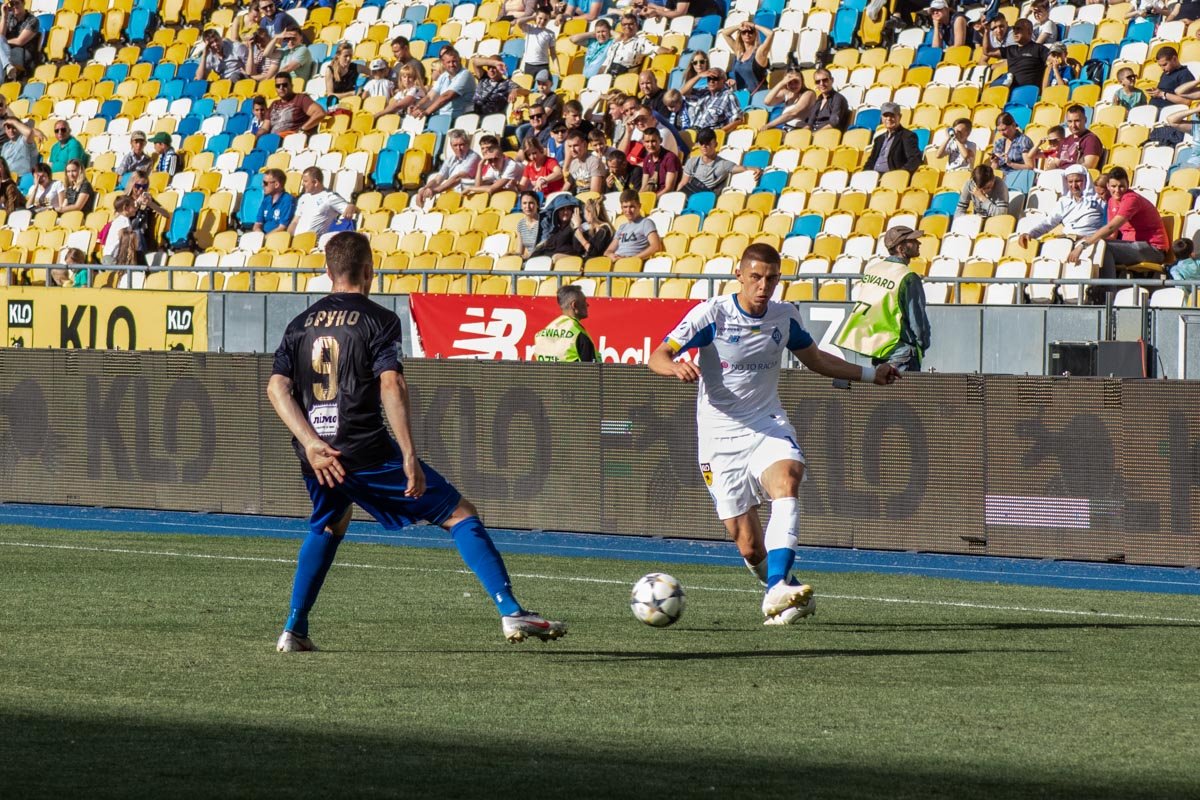 Вместо Сидклея в первом тайме вышел восстановившийся Миколенко