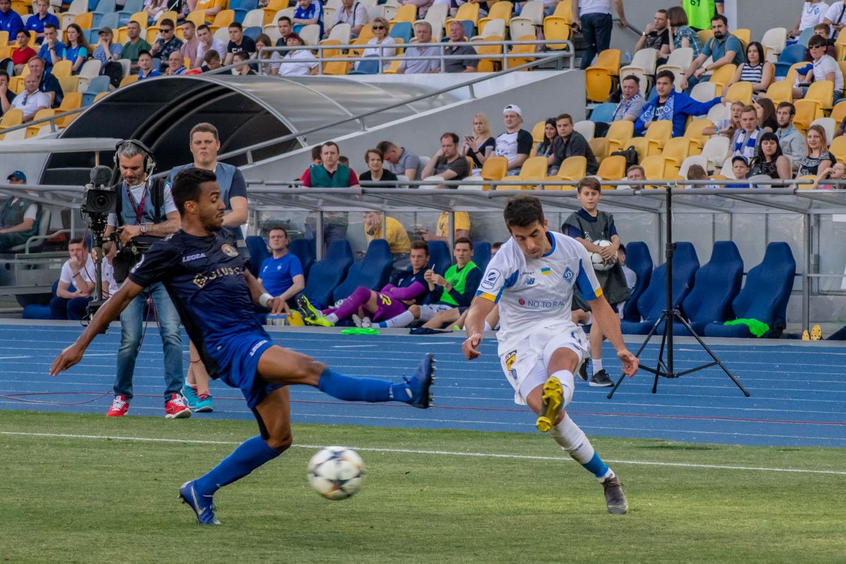 Регулярные прострелы от де Пены таки принесли свои плоды в конце матча