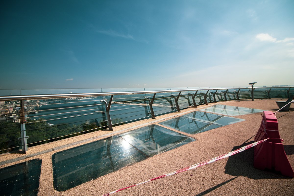 Это второй. Оба они расположены на участке ближе к Арке дружбы народов Это второй. Оба они расположены на участке ближе к Арке дружбы народов