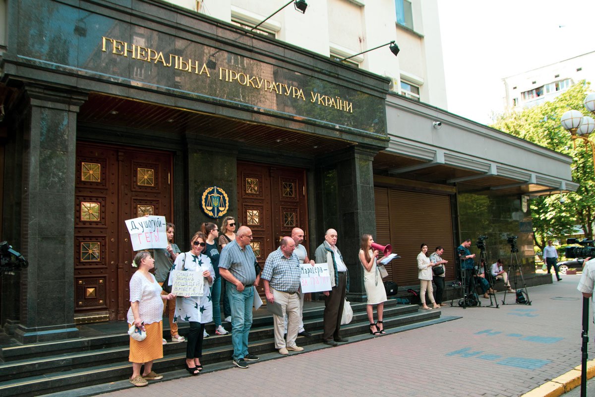 В целом акция получилась крайне немногочисленной - всего в ней приняли участие около десятка человек