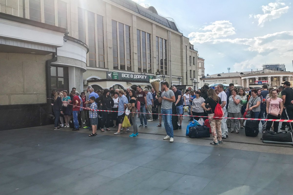 Это связано с сообщением, в котором говорилось о минировании вокзала Это связано с сообщением, в котором говорилось о минировании вокзала