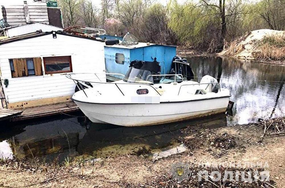 В момент задержания он находился в нем с другом и двумя женщинами