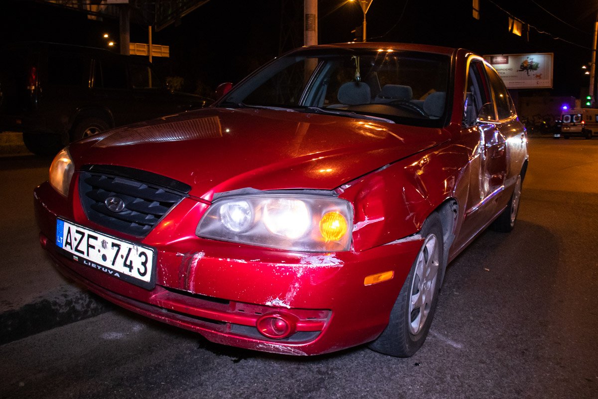 29 мая в Киеве на перекрестке улиц Набережно-Рыбальской и Электриков произошло мото-ДТП