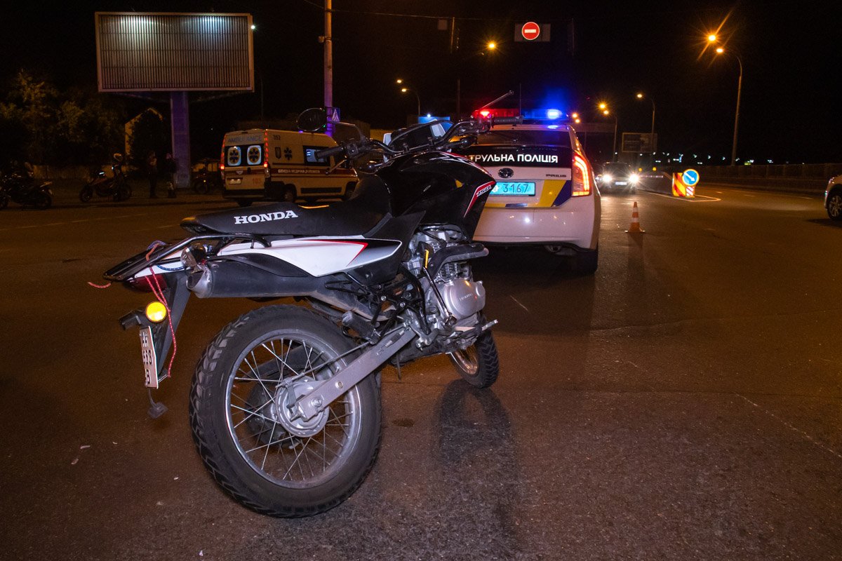  Столкнулись автомобиль Hyundai Elantra и мотоцикл Honda