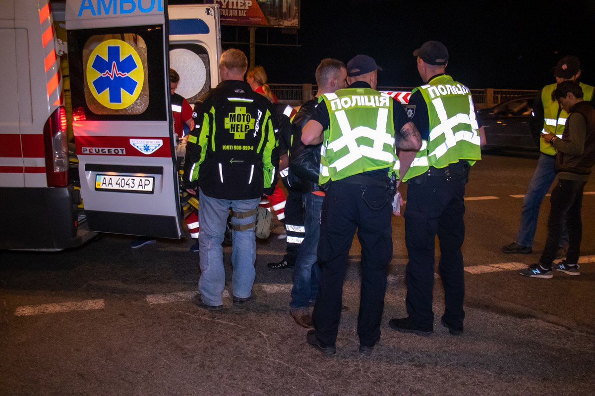 На месте работали экипажи патрульной полиции, медики и следственно-оперативная группа